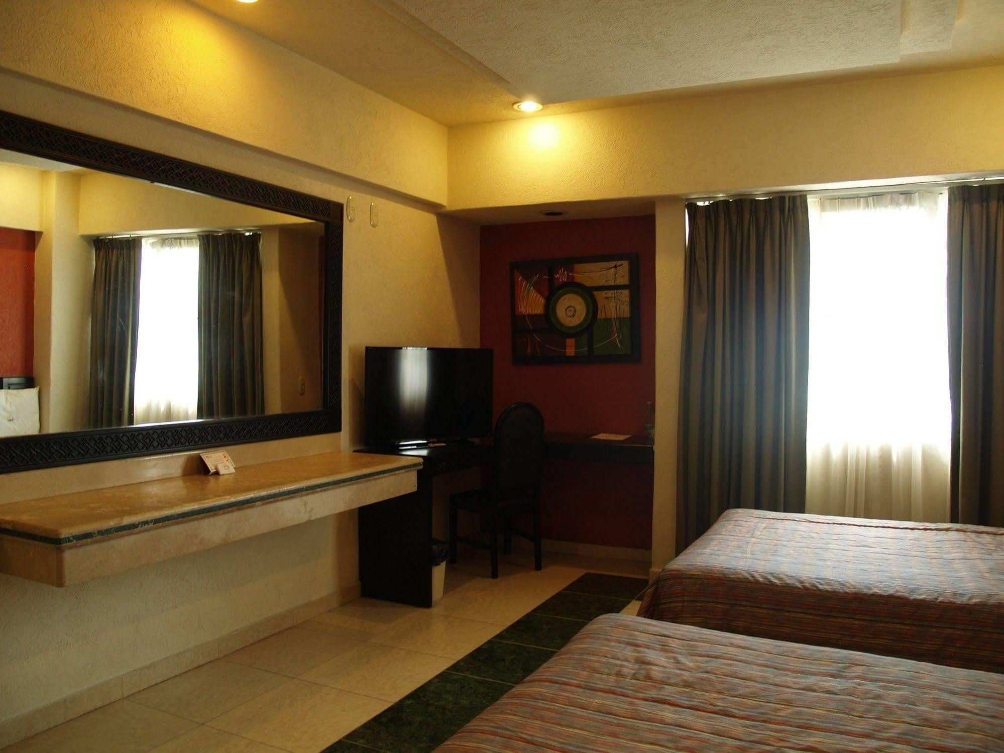 Hotel Real Del Sol - Zona Expo Industrial 瓜达拉哈拉 外观 照片