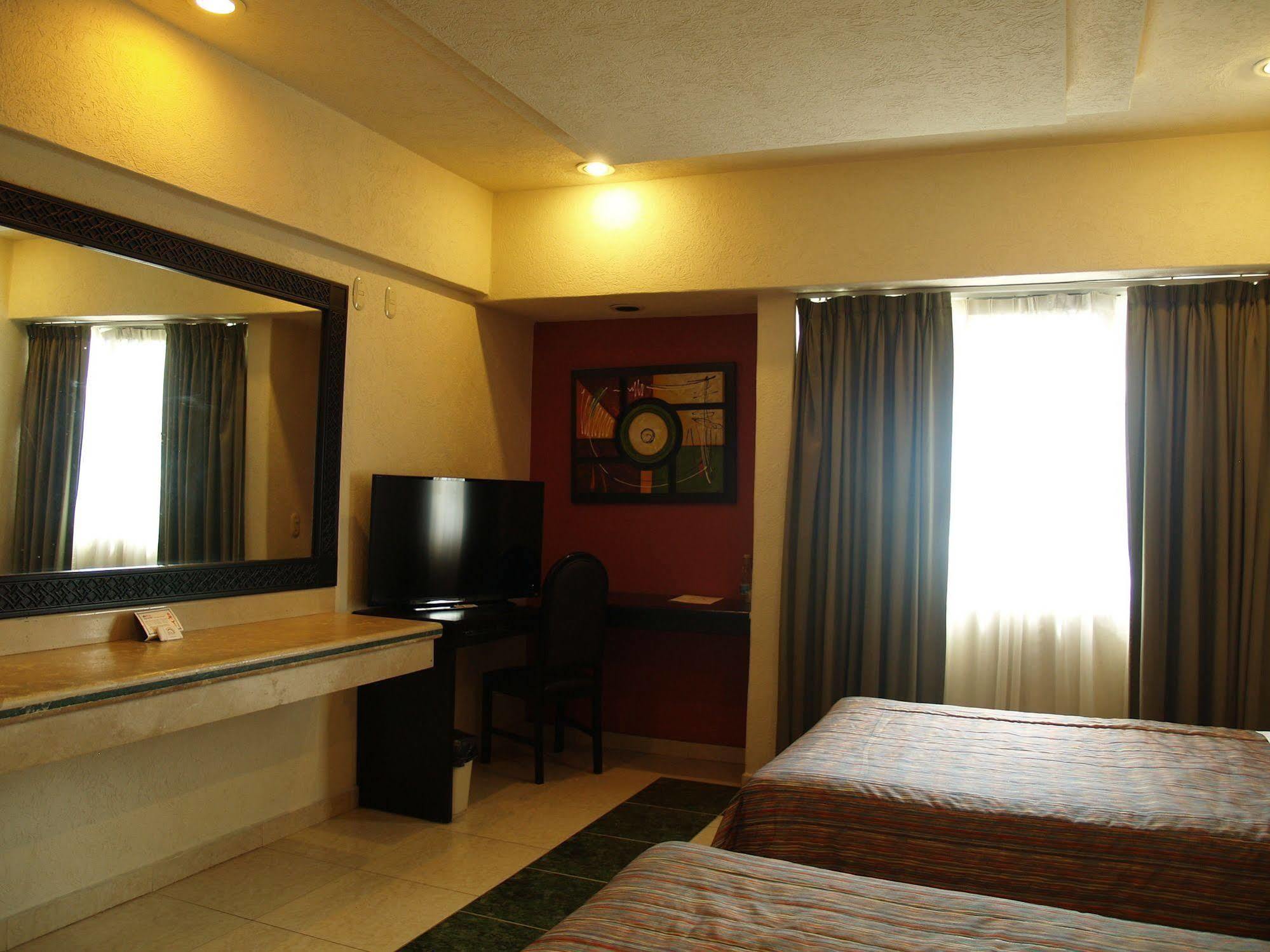 Hotel Real Del Sol - Zona Expo Industrial 瓜达拉哈拉 外观 照片