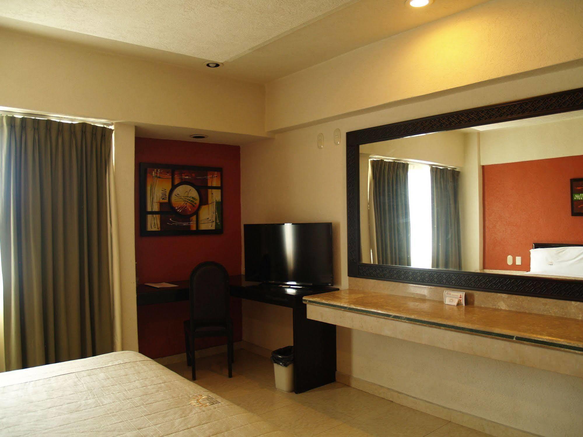 Hotel Real Del Sol - Zona Expo Industrial 瓜达拉哈拉 外观 照片